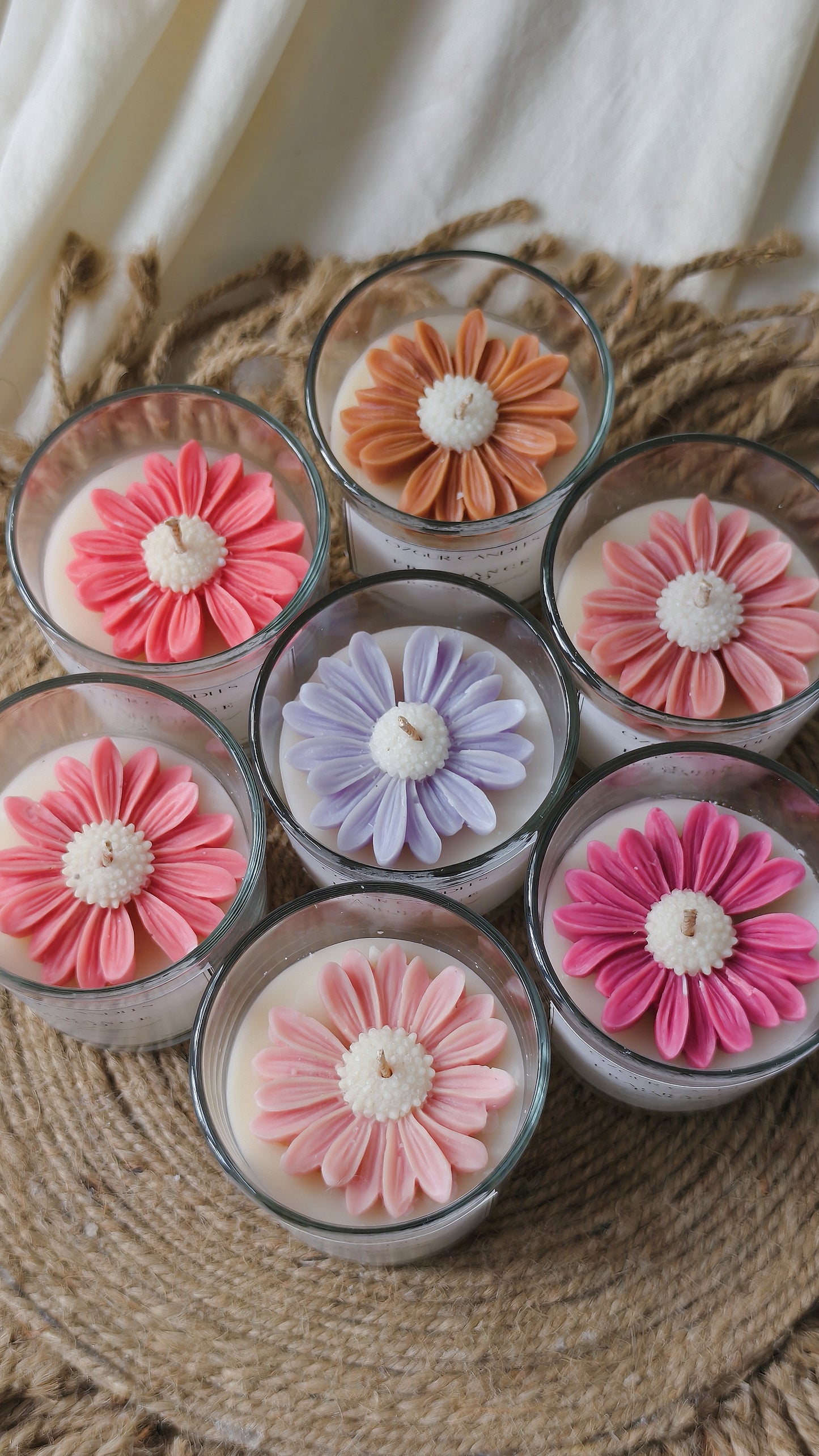 Daisy jar candle